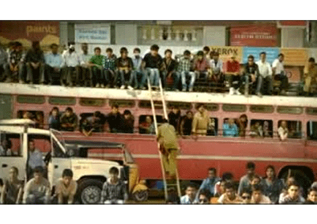 Max shows the opportunity DLF IPL brings for cricket fans