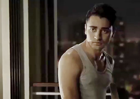 Imran Khan uses shadowgraphy to get his bottle in Coca Cola’s new TVC