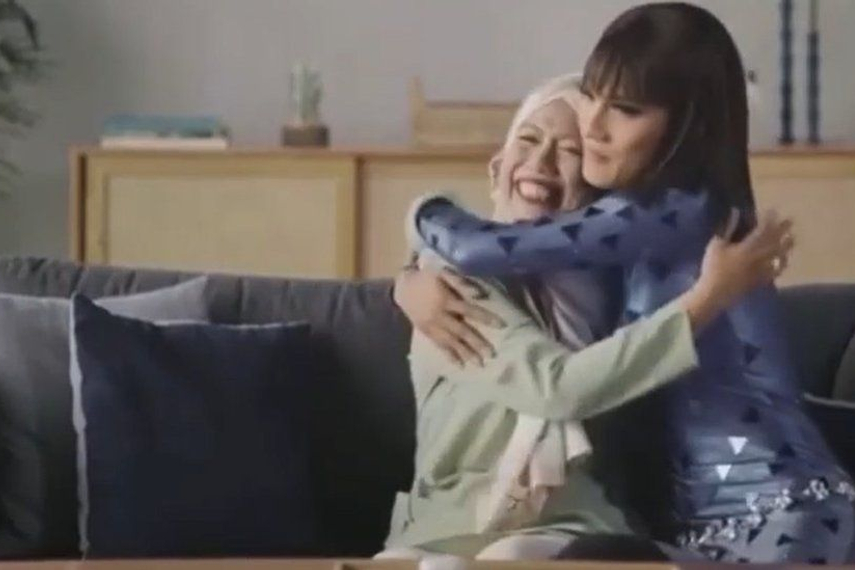 Samsung Singapore draws widespread attention after pulling ad with drag queen