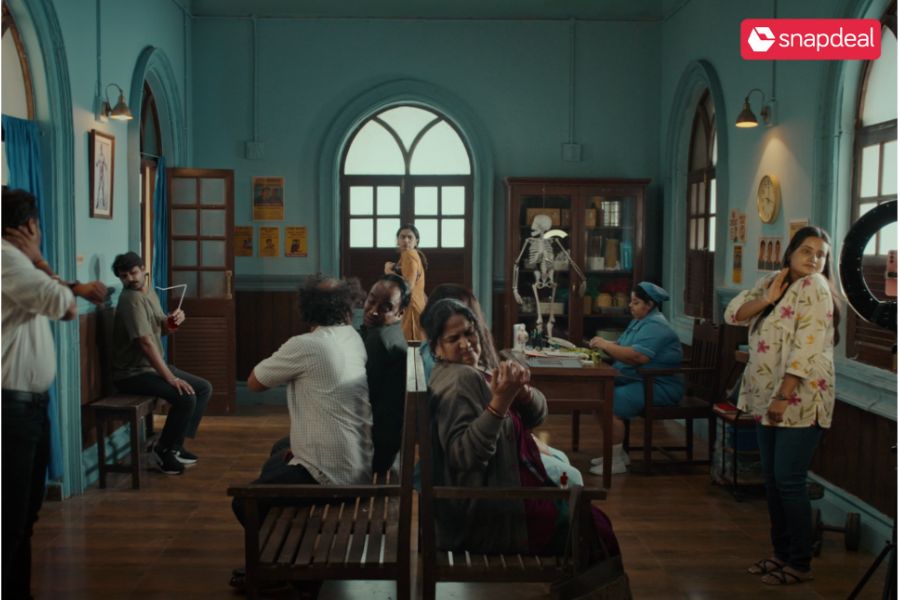 Snapdeal’s new ad gives neck sprains a fashion twist
